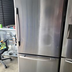 Whirlpool 33" Wide Apartment Size Stainless Bottom Freezer Refrigerator 