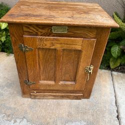 Selling a White Clad wooden ice box