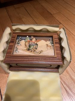 Hummel Goebel 1st Edition The 4 Seasons Series "Ride Into Christmas" Musical Box