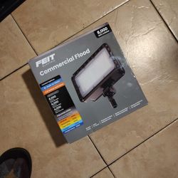 Commercial Flood Light  .... Lámpara Para Exterior