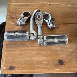 Willie g Skull Harley Highway Pegs 75$!