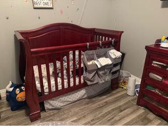 Crib dresser/Armoire set