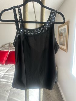 Women’s black top