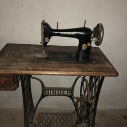 Antique Sweing Machine 