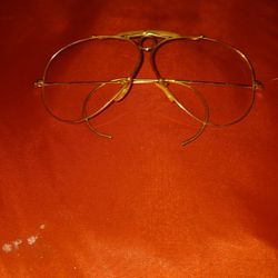 Vintage. B&L.  Ray.  Ban.  Ambermaotic.   Shootes