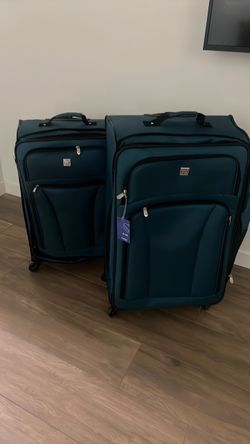 Clean luggage two set 28” & 24”