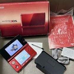 NEW NINTENDO 3DS + 200 GAMES + CHARGER