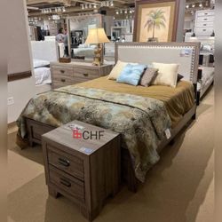 4 Piece Queen  / King Size Bedroom Set ( Included Bed Frame, Dresser , Mirror ,Nightstand )
