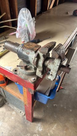 Heavy duty bench Vise
