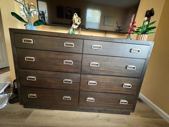 King bed, 2 tables and dresser