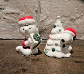 LENOX Snoopy's Christmas Salt & Pepper Shakers 3.5" EUC Charlie Brown & Snoopy
