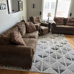 Broyhill Furniture Set