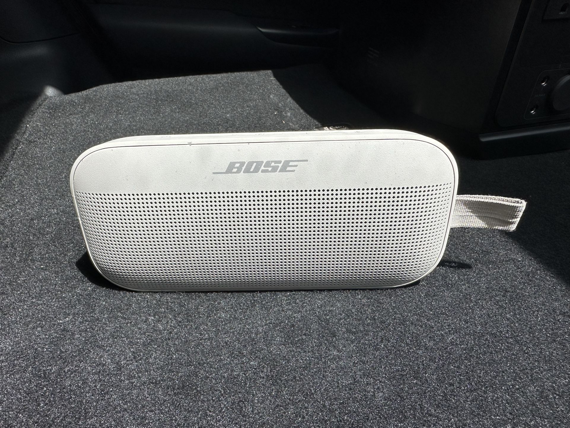 Bose SoundLink Flex. White