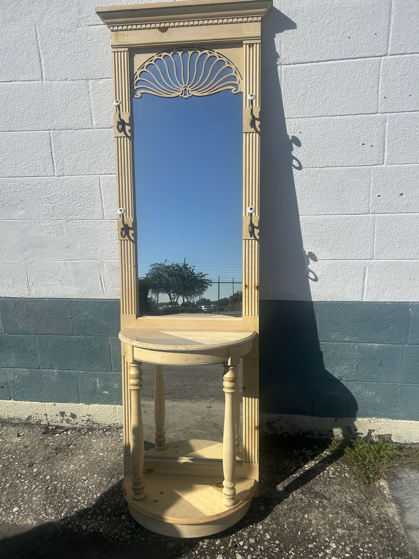 Entryway With Mirror And Marvel Top