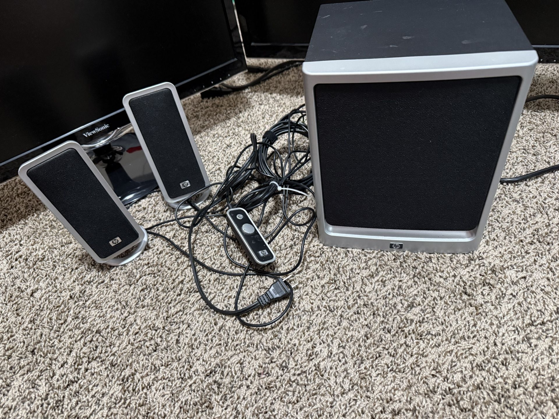 2 Monitors And Speakers Set