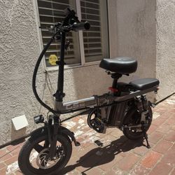 Folding electric bicycle