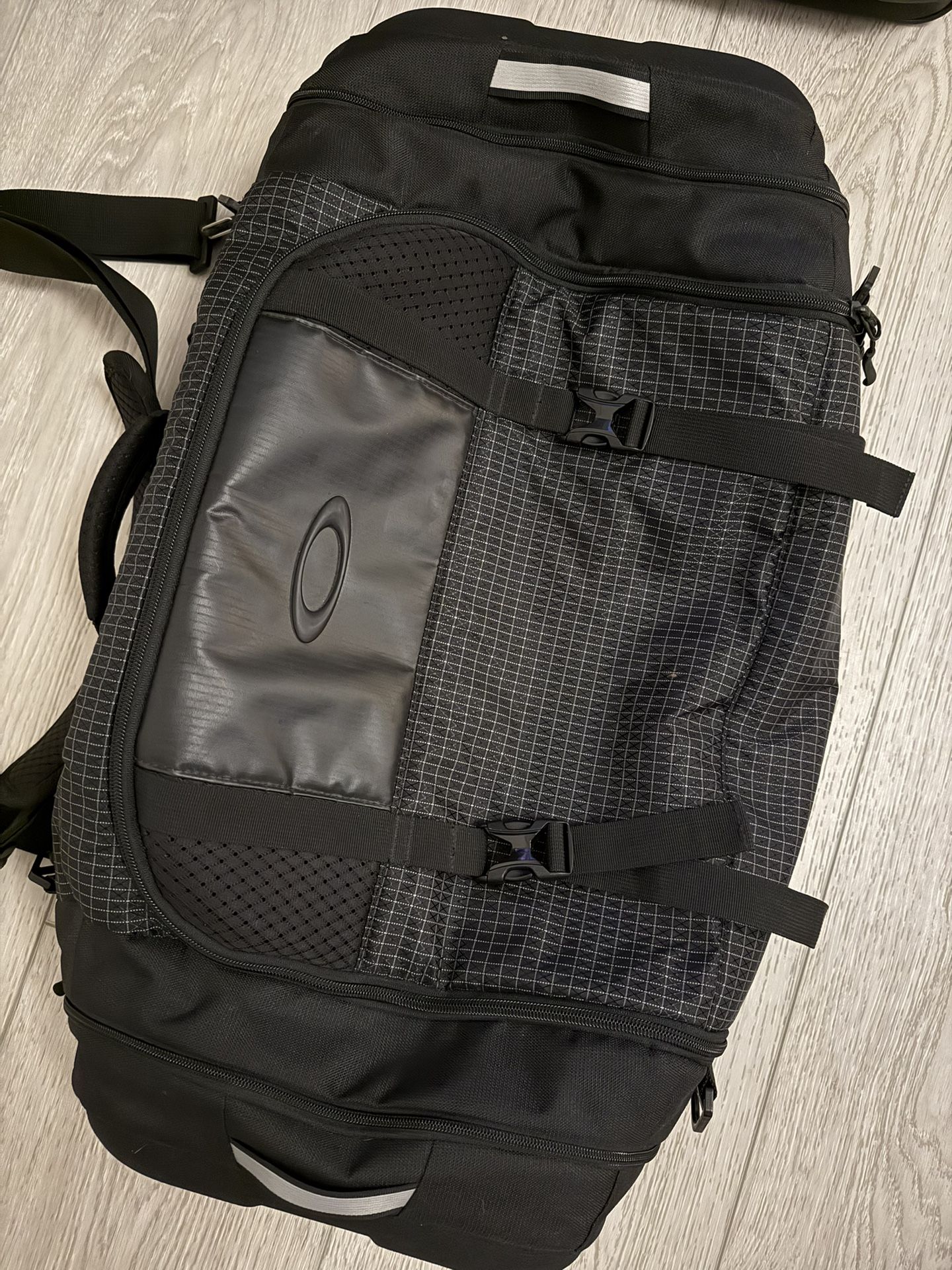 Oakley Duffle
