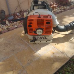 Blower / STIHL Blower BR340 For Parts Carburetor Needed Clean Up!