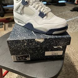 Jordan 4’s Midnight Blue Size 13