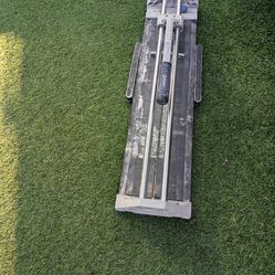 Used floor cutting tool, but in good condition