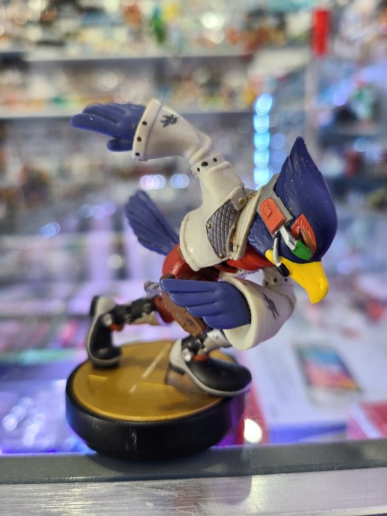 Falco Amiibo  Super Smash series Nintendo