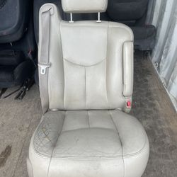 2004 GMC Yukon Passenger RH Side Seat