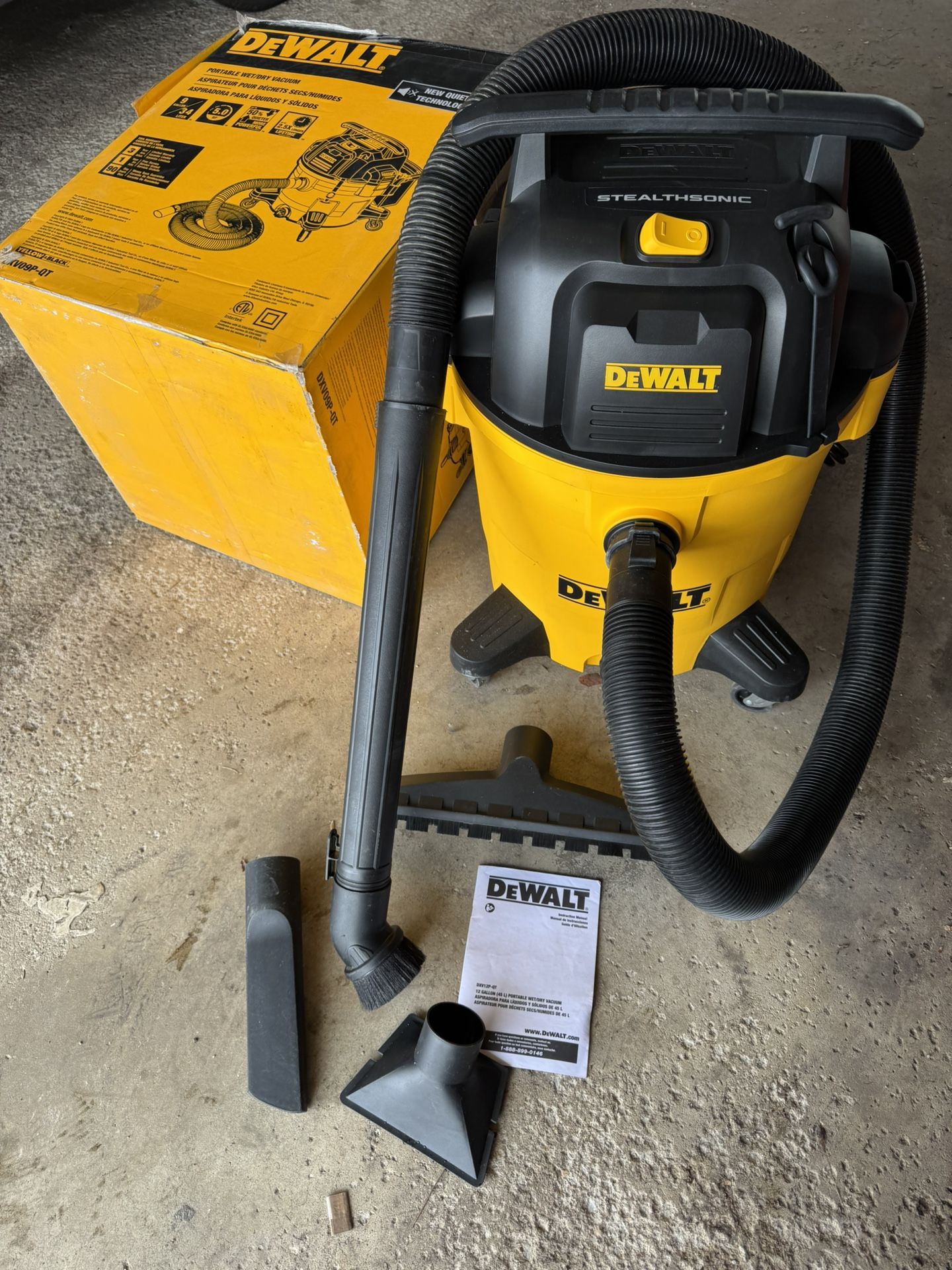 DEWALT 9-Gallon 5 HP Corded Wet/Dry Shop Vacuum with Accessories Included NEW
