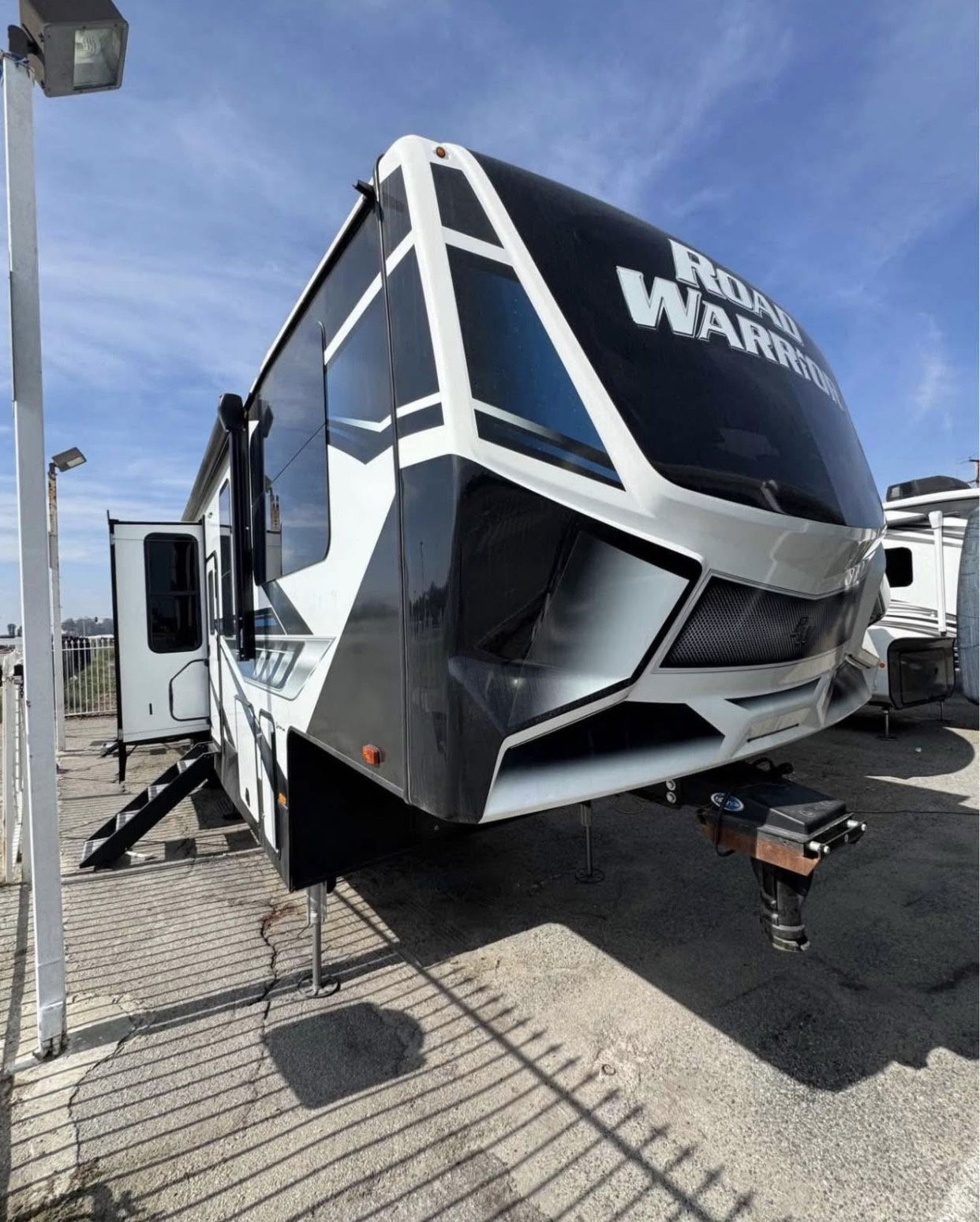 2022 Road Warrior By Heartland Rv/ Travel Trailer: Toy Hauler/ Fifth Wheel