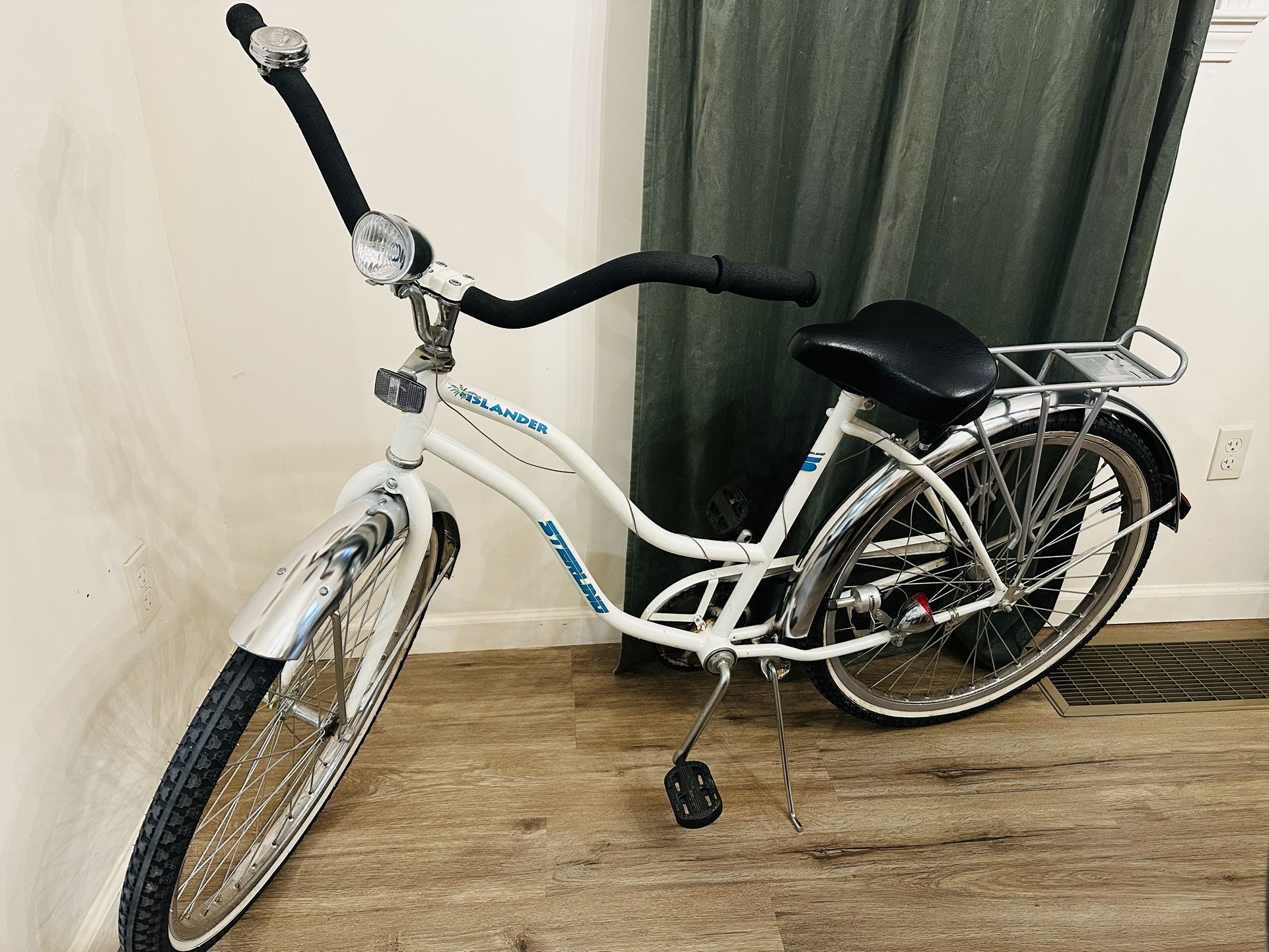 Vintage Sterling Islander cruiser bike with rear rack (coaster breaks) 