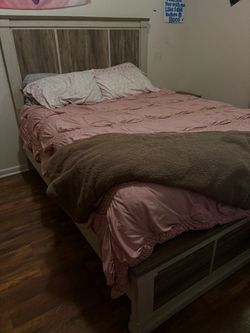 Wood bed set