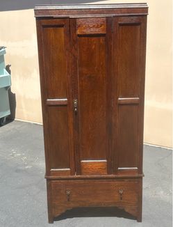 Antique oak armoire - 1930 circa