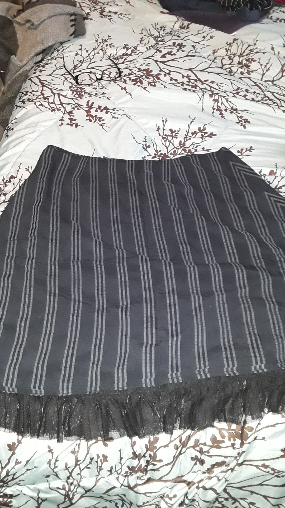 Isaac Mizrahi Charcoal flare skirt SZ 14