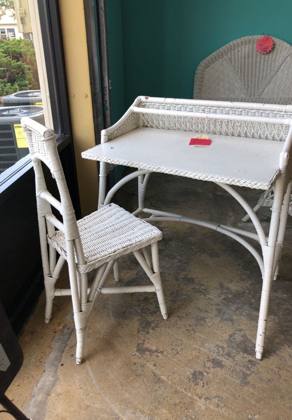 Antique Wicker Desk And Chair Very Good Condition For In Naples Antique Wicker Desk And Chair Very Good Condition For In Naples Fl Offerup