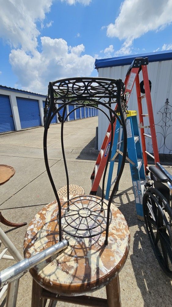 Wire Plant Holder