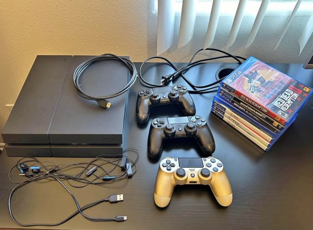 Ps4 1TB WITH ACCESSORIES 🔋 WHAT YOU SEE EXACTLY WHAT YOU GOT🔋🔋
