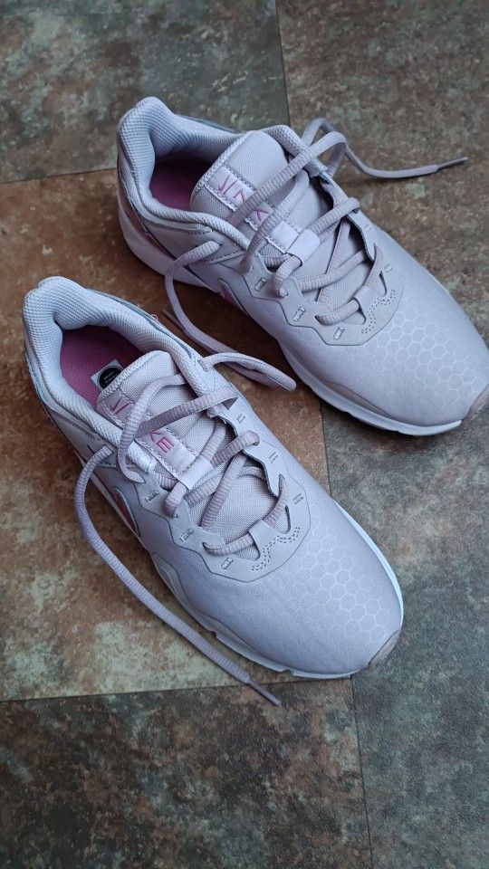 Nikes Pink Sice 6 Women 