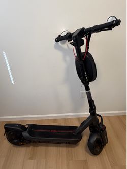 SEGWAY NINEBOT G3 MAX Electric Scooter  w/ Fast Charger