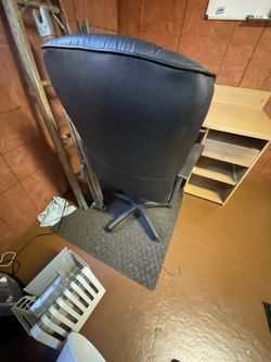 Free - Office Chairs That’s Recline W/wheels