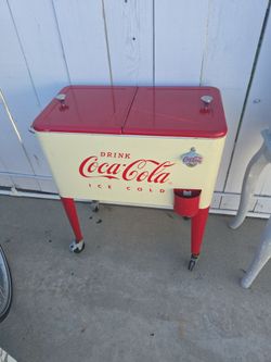 Leigh Country Coca-Cola 60-Qt Cooler, Creamfish, Vintage Style with Wheels for Outdoor/Patio/Porch
Product Images and Videos (AI Generated Alt Text)