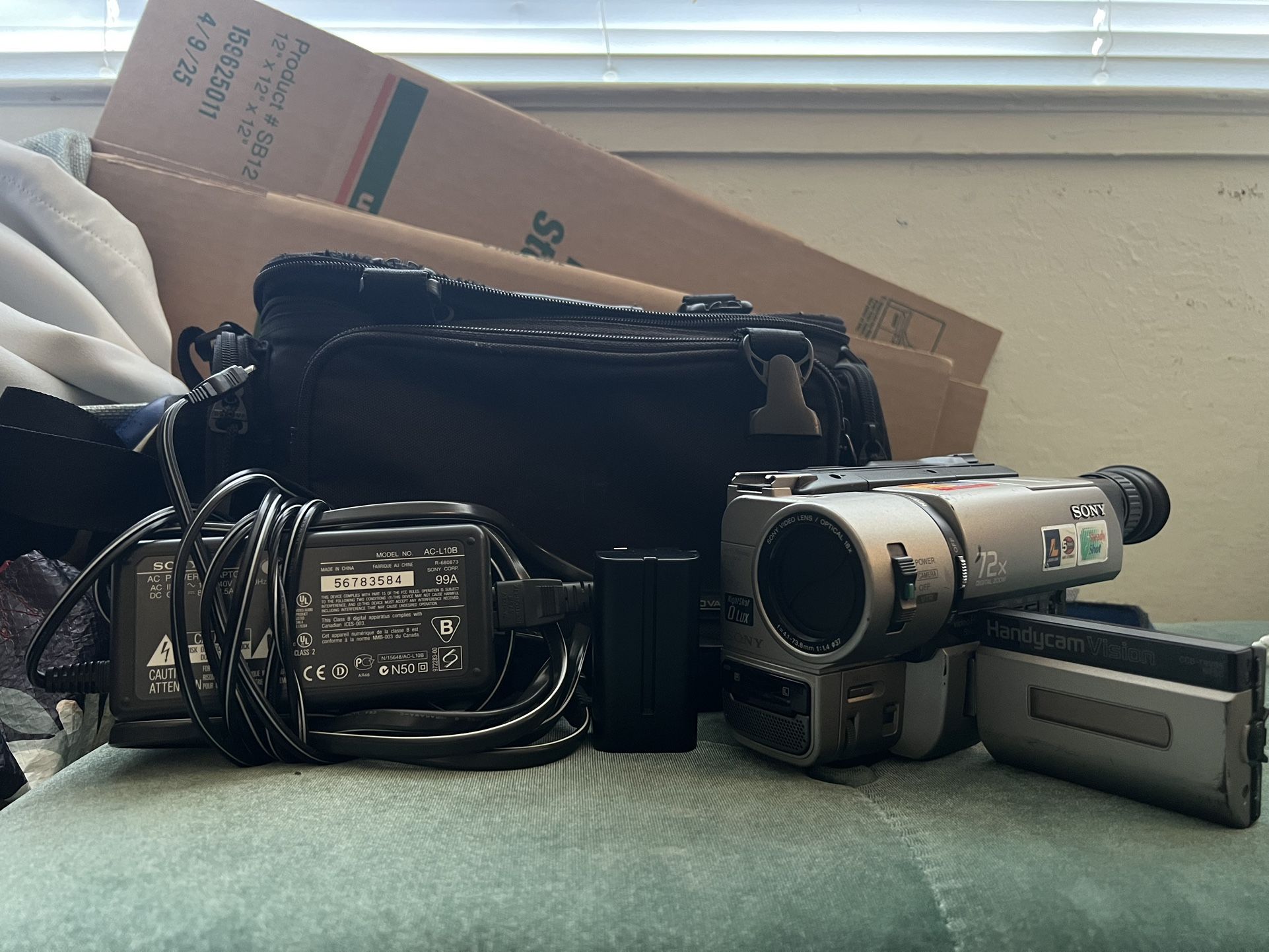 Sony Handycam Vision CCD-TRV65 Hi8 Camcorder