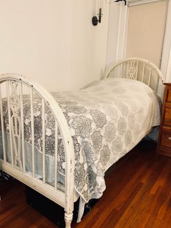 Shabby chic antique twin metal bed frame