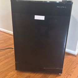 Small Mini Fridge For Sale  2.6 Cu Ft insignia