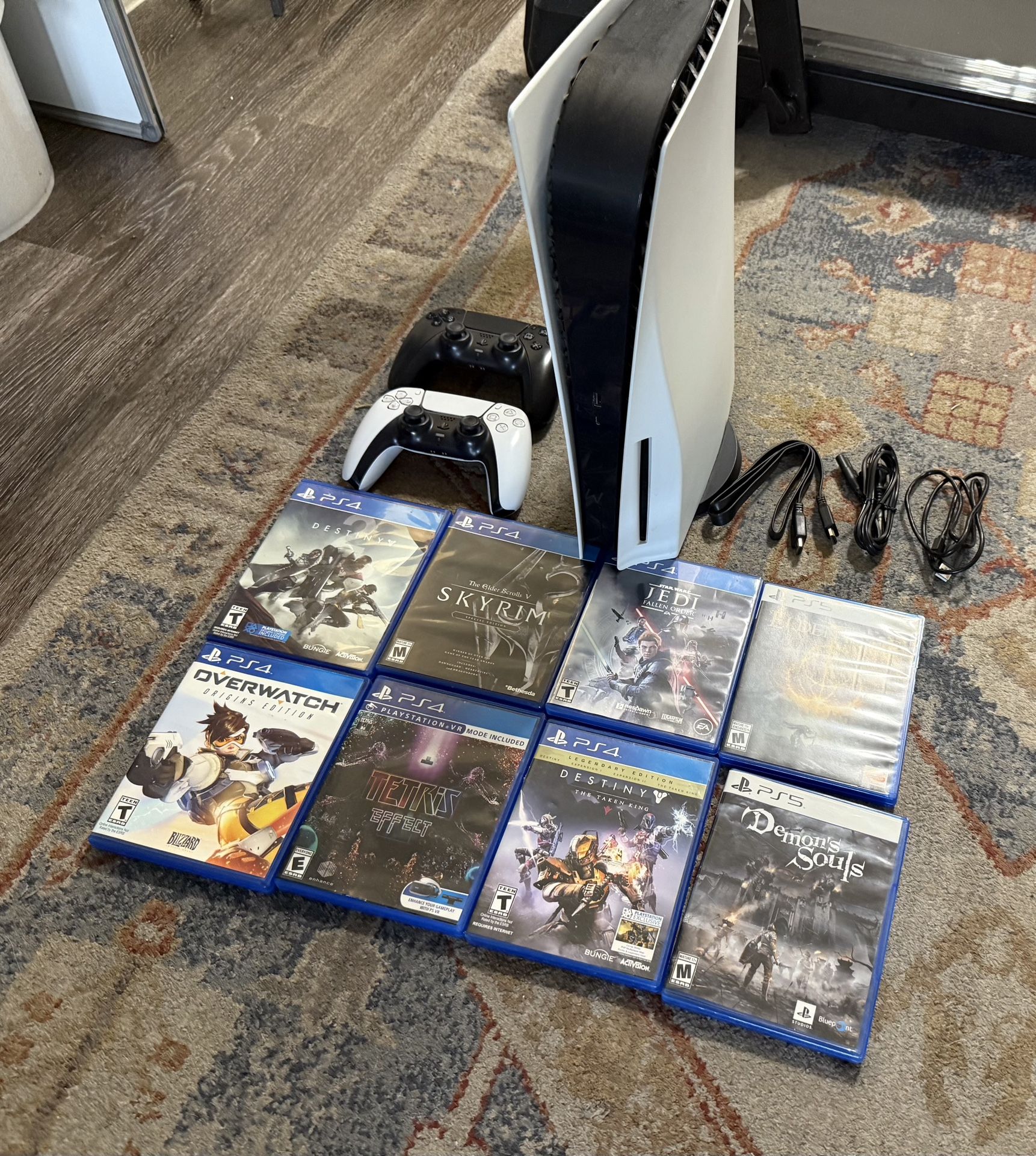 PS5 - 2 controllers - 8 games