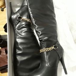 Tall heeled boot, size 8.5