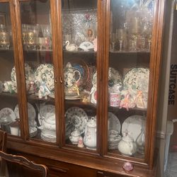 Broyhill Emphasis Mid Century Mordern China Cabinet Display Case with Credenza. C. 1960s