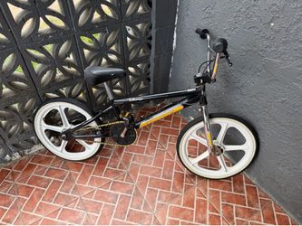 20’ Gt Bump collectors bmx bike , with Skyways mags Ready to ride