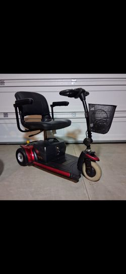 Go Go 3 Wheel Mobility Scooter Comes Apart BRAND NEW BATTERIES