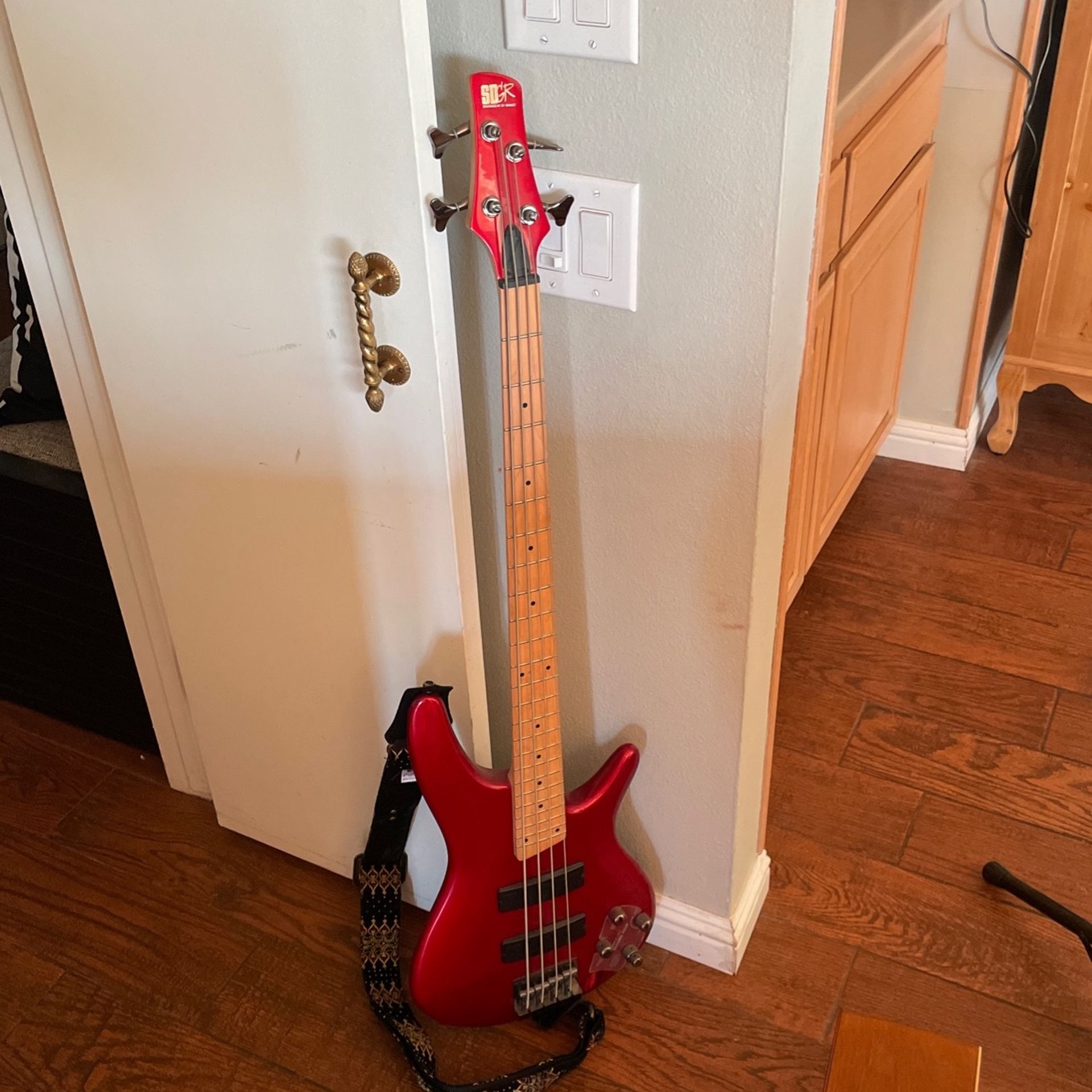 Ibanez SR300M Electric Bass Guitar (w/Music Stand)