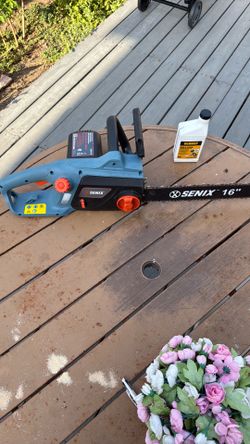 Senix electric chainsaw with oil