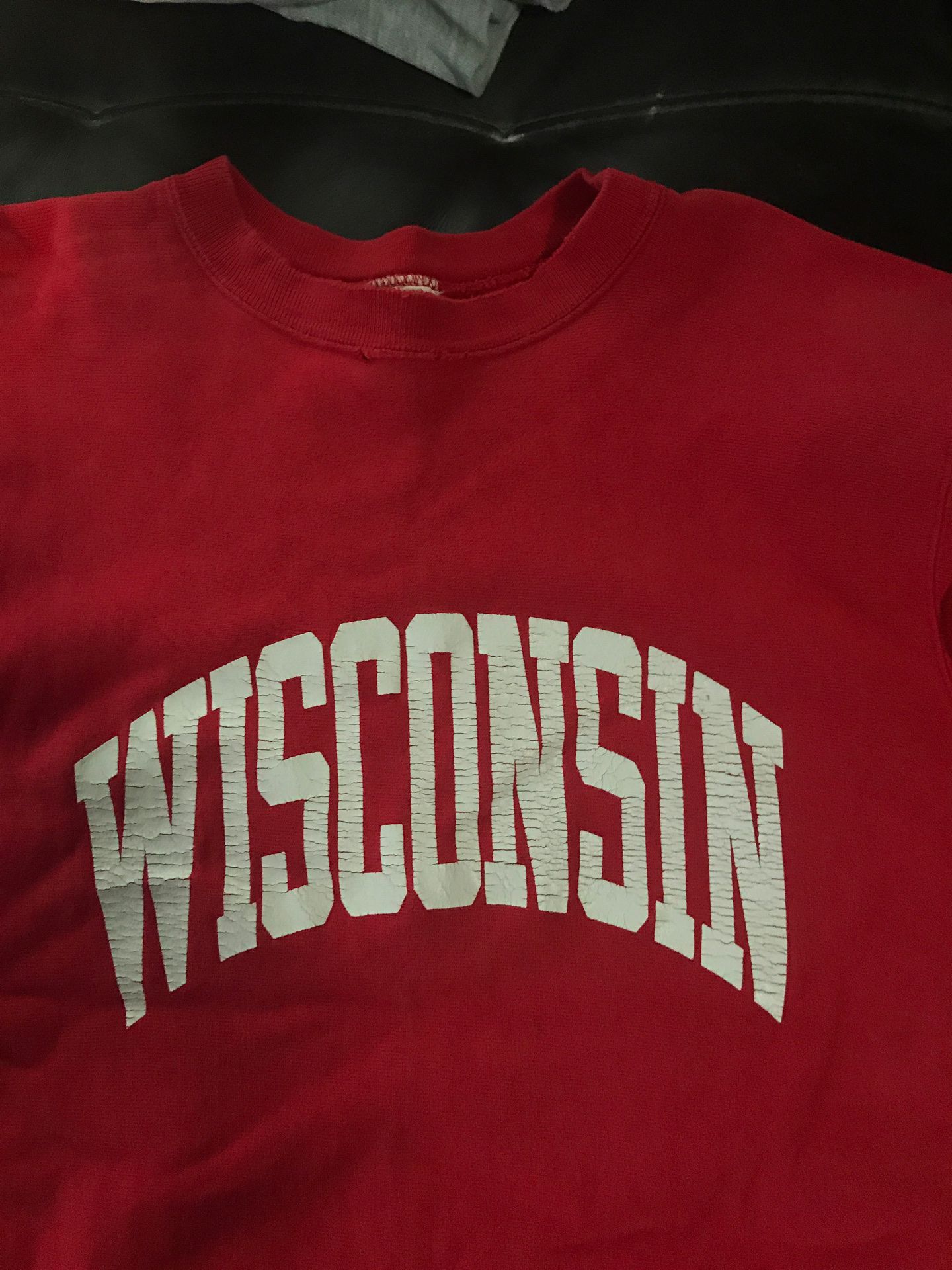 Wisconsin Badgers sweatshirt XL old school well worn